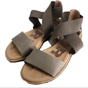 Sorel Ella olive green sandal, size 8